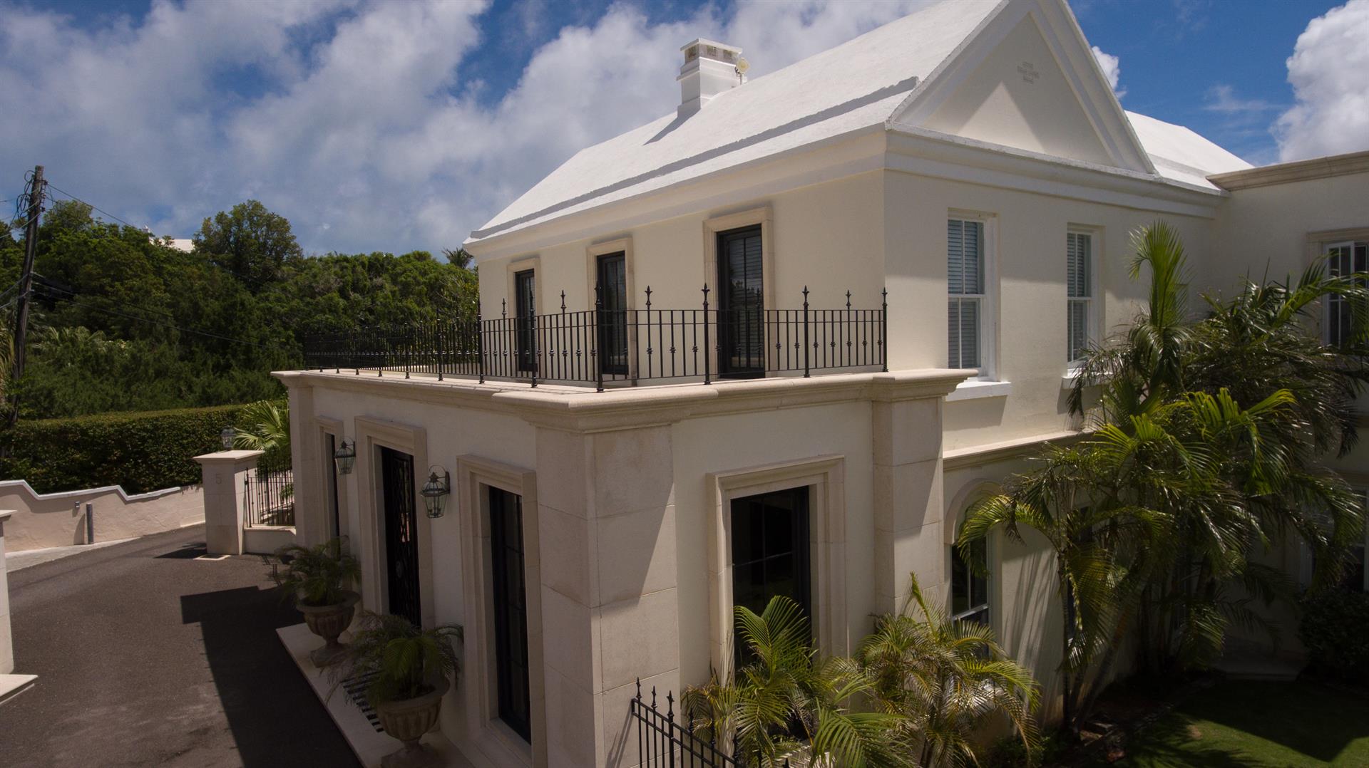 Edgewater On Hamilton Harbour a luxury home for sale in Pembroke