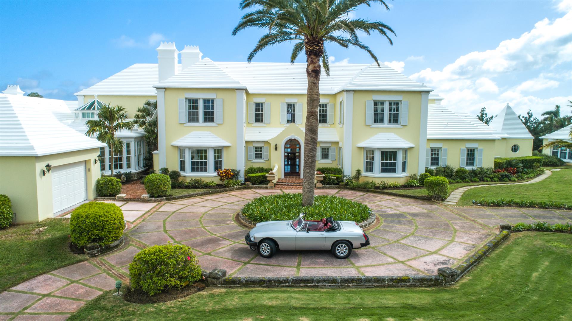Agapanthus On Grape Bay A Luxury Waterfront For Sale In Paget