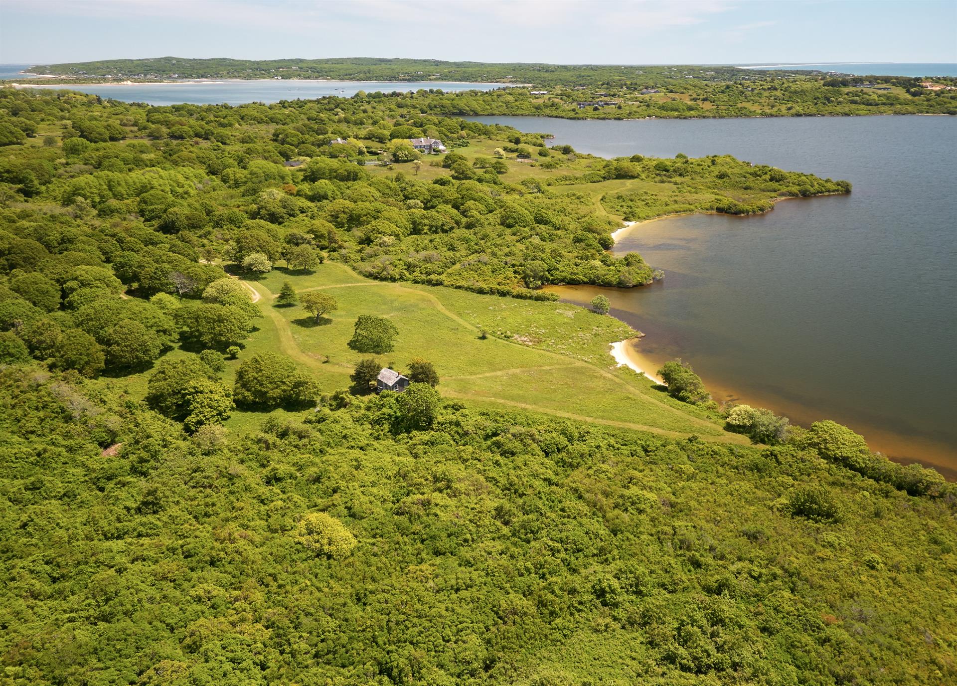 Red Gate Farm - The Jacqueline Kennedy Onassis Martha's Vineyard Estate