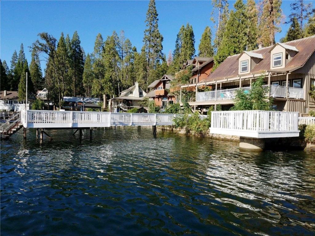 ADORABLE 1940&#39;s LAKEFRONT CABIN: a luxury home for sale in Bass Lake, Madera County, Northern ...