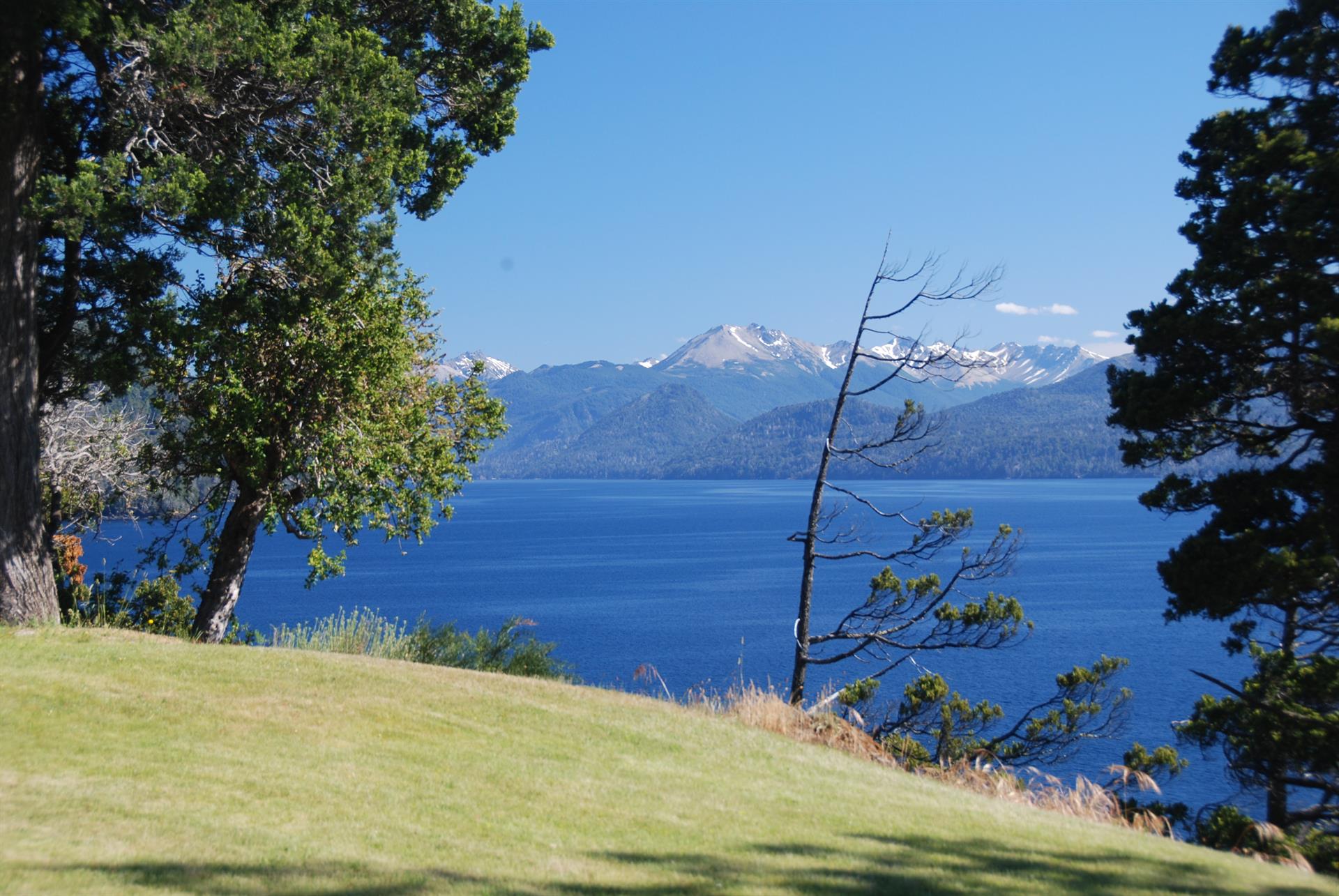 Lakefront Swiss Chalet With Stunning Views Of Nahuel Huapi National