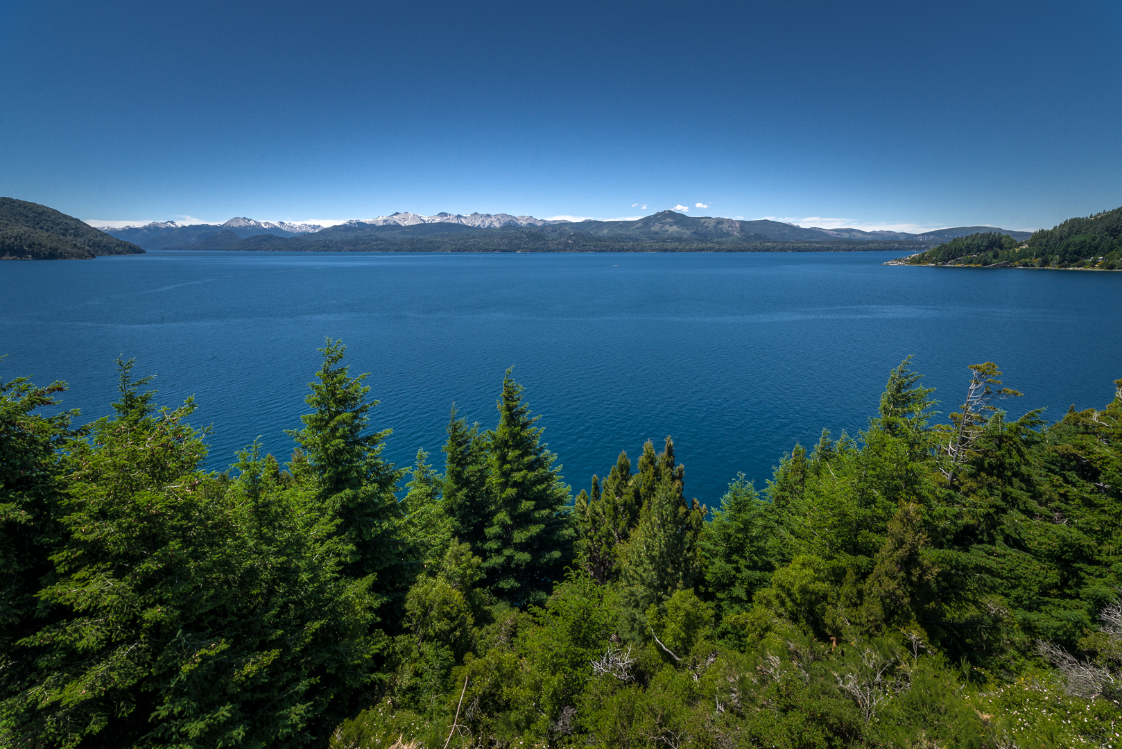 Lakefront Swiss Chalet With Stunning Views Of Nahuel Huapi National