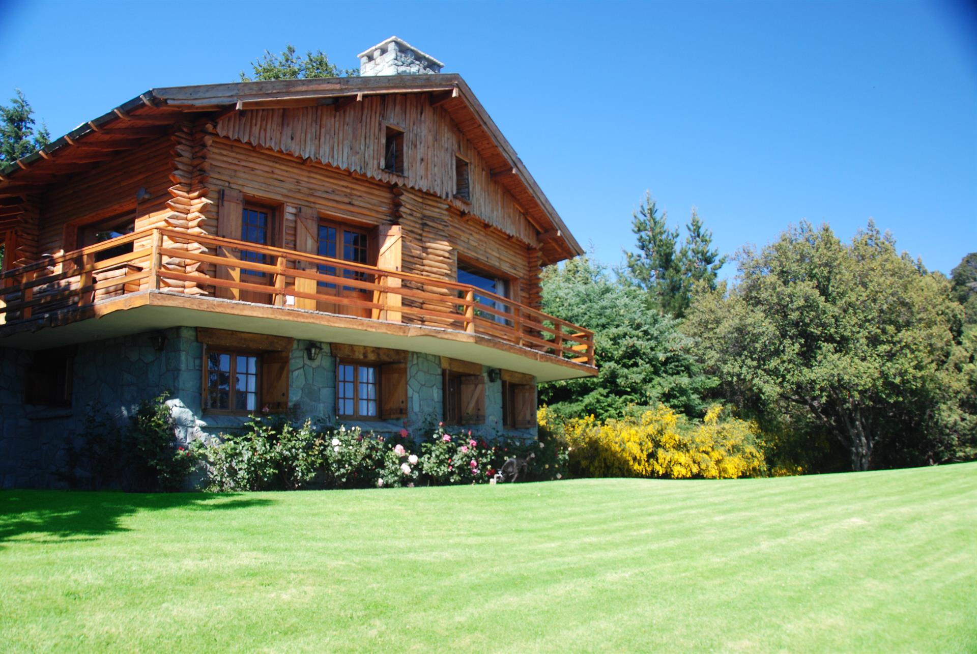 Lakefront Swiss Chalet With Stunning Views Of Nahuel Huapi National