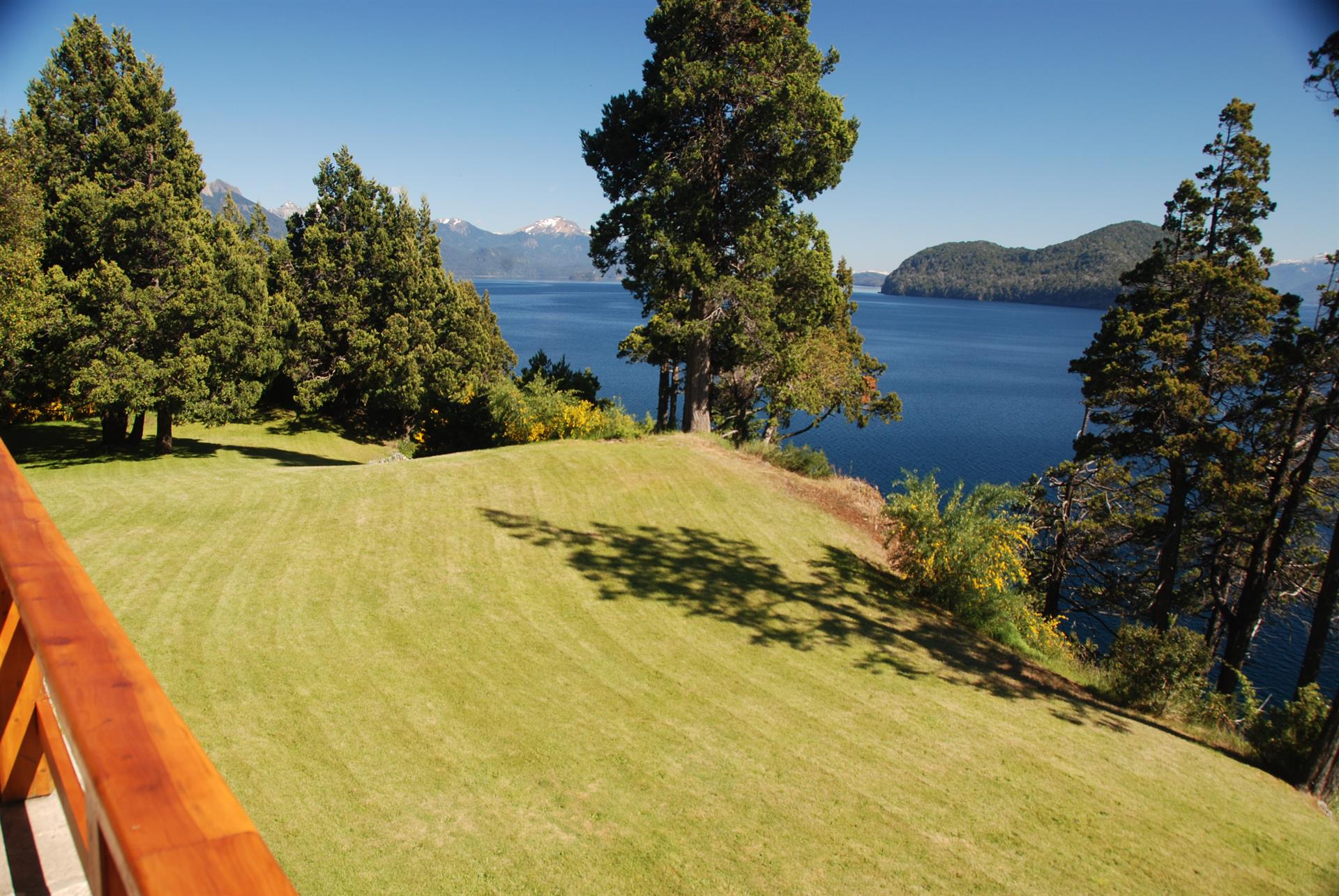 Lakefront Swiss Chalet With Stunning Views Of Nahuel Huapi National