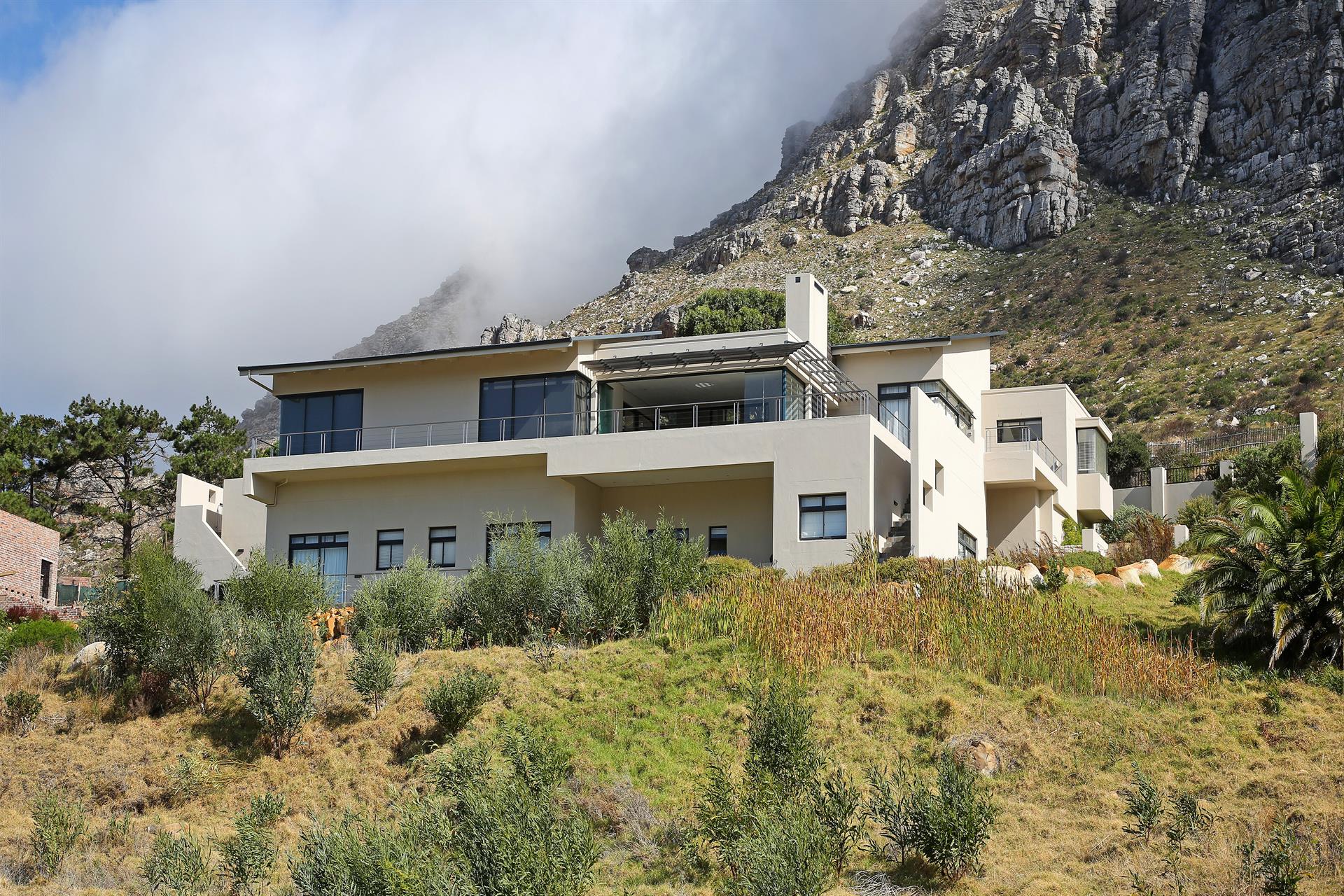 Designer living in Stonehurst Mountain Estate: a luxury home for sale in Cape Town, , Western ...