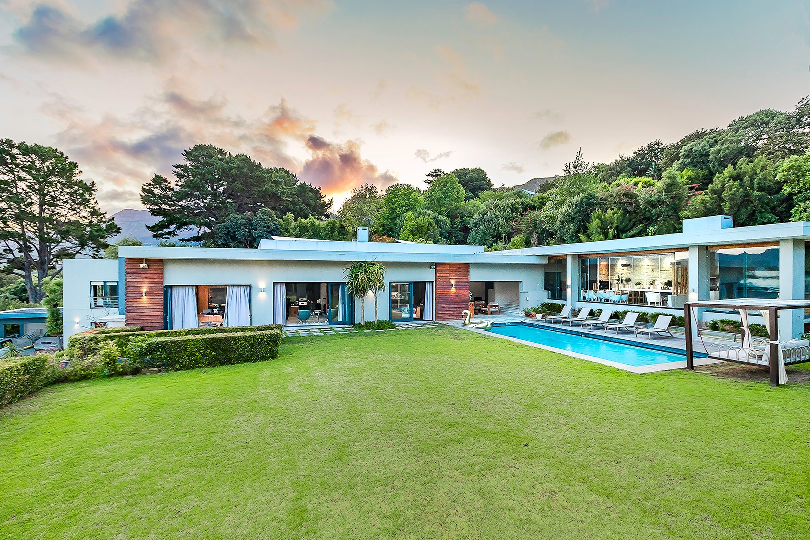 palatial-masterpiece-in-upper-constantia-a-luxury-home-for-sale-in