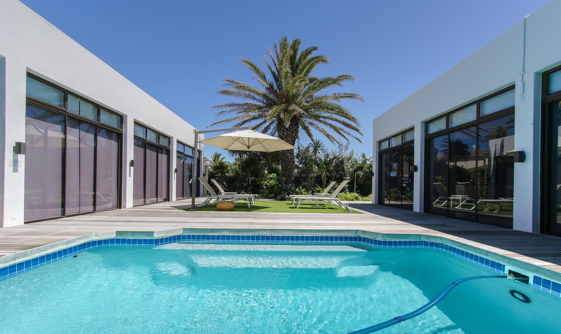 SPECTACULAR HOME AND SUCCESSFUL BUSINESS: a luxury Single Family Home for sale in Cape Town ...