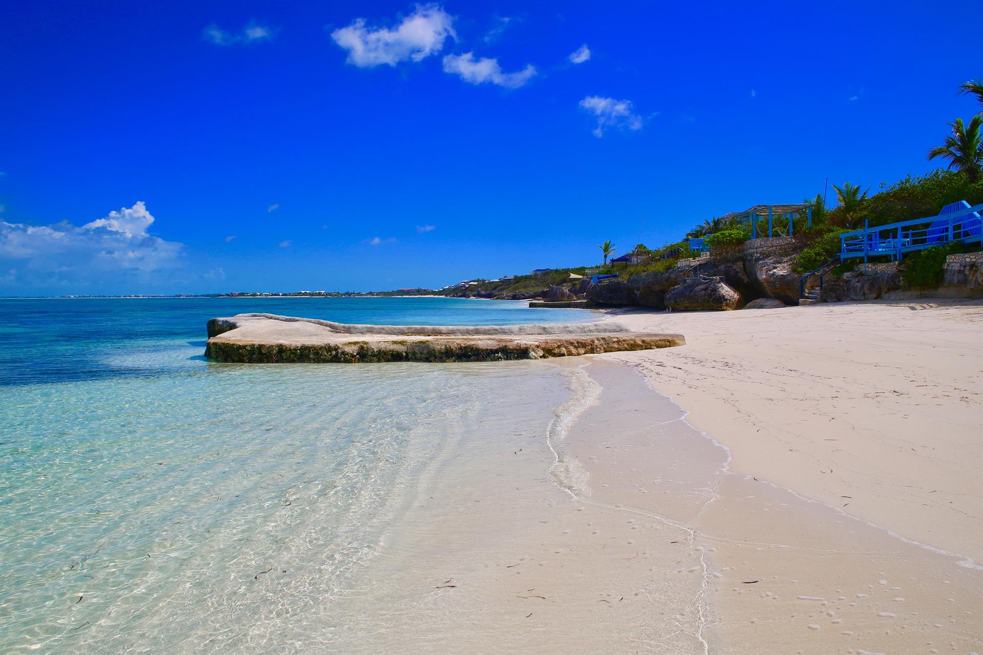 Stunning Beachfront Estate Property: A Luxury Home For Sale In Blue ...