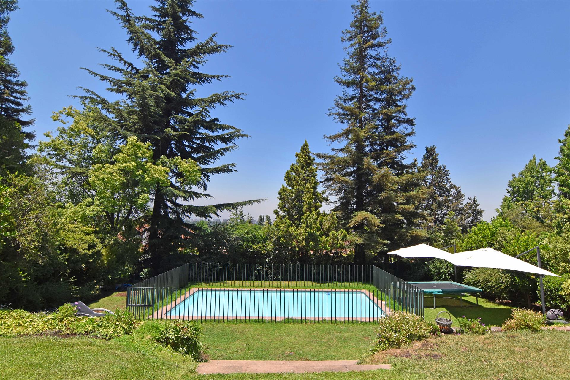 Great Family Home in Santa María de Manquehue a luxury Single Family