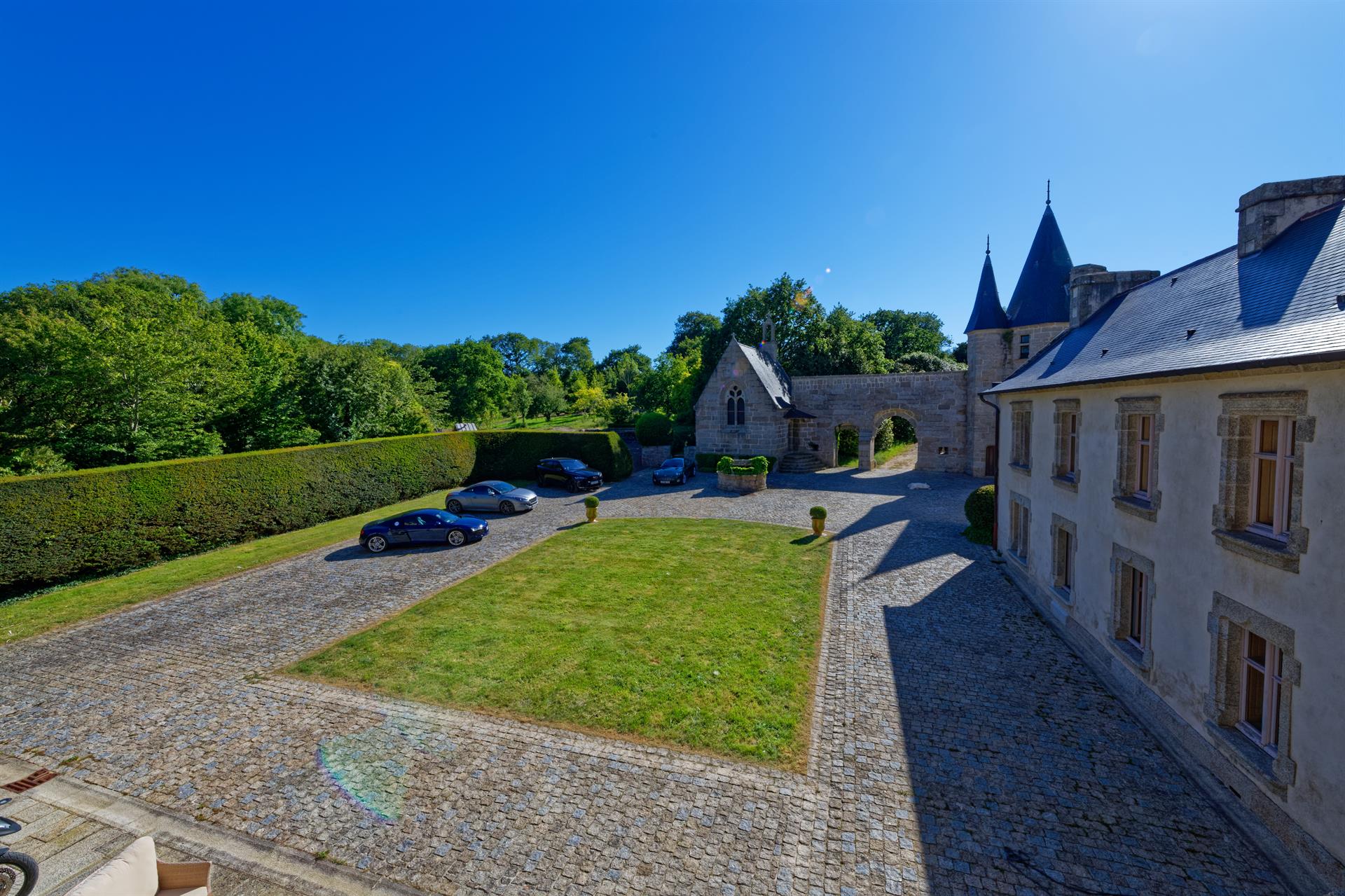 Chateau in Brittany a luxury Villa/Townhouse for sale in , Finistere