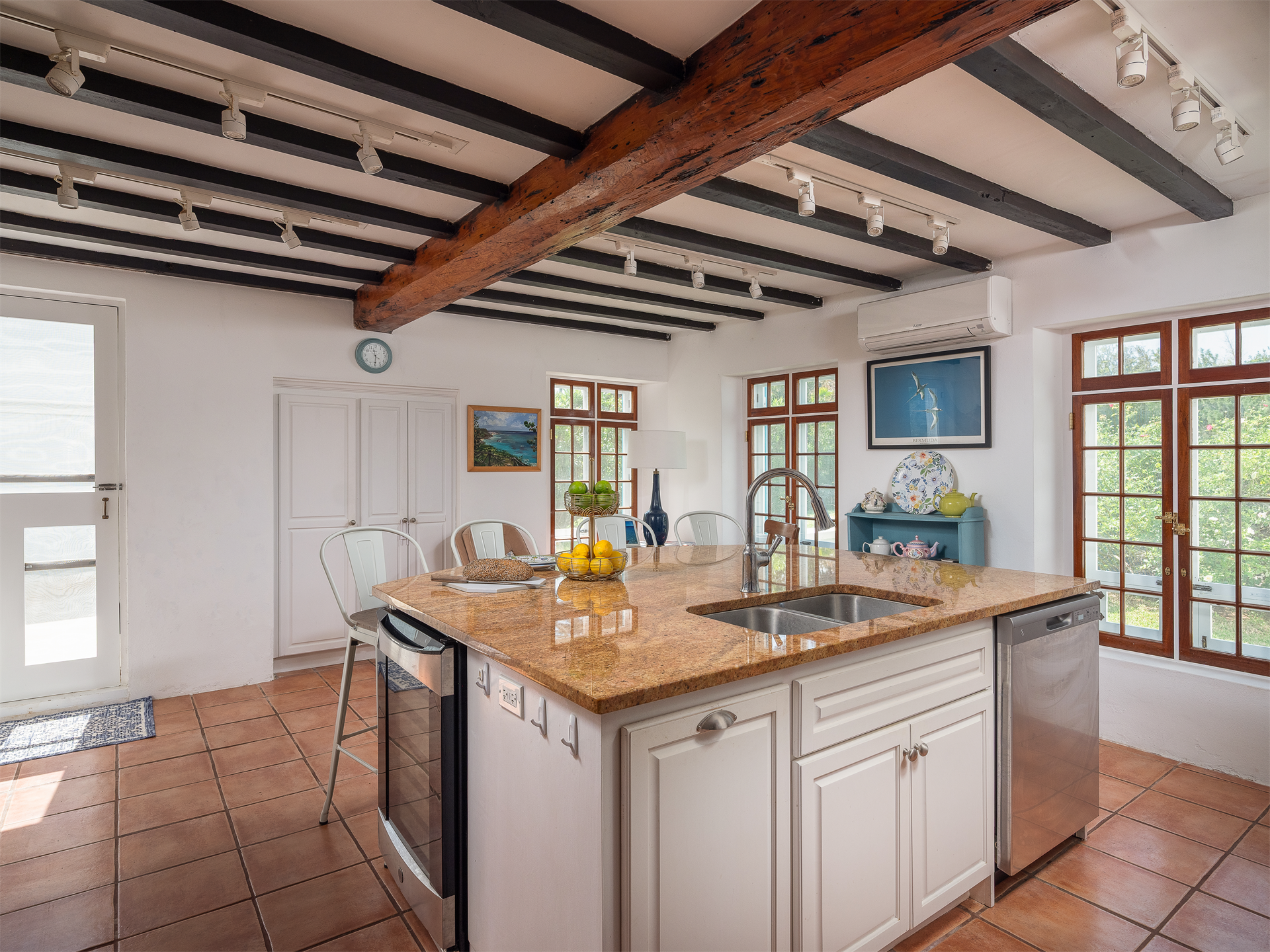 8 Bedroom Estate's Image 15