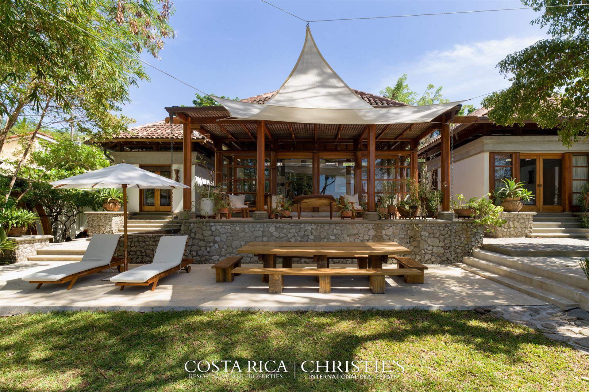 Villa Serena – Oceanfront Luxury Villa