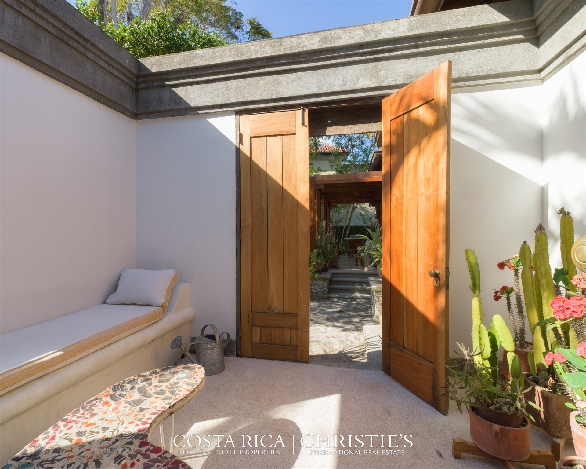 Villa Serena – Oceanfront Luxury Villa