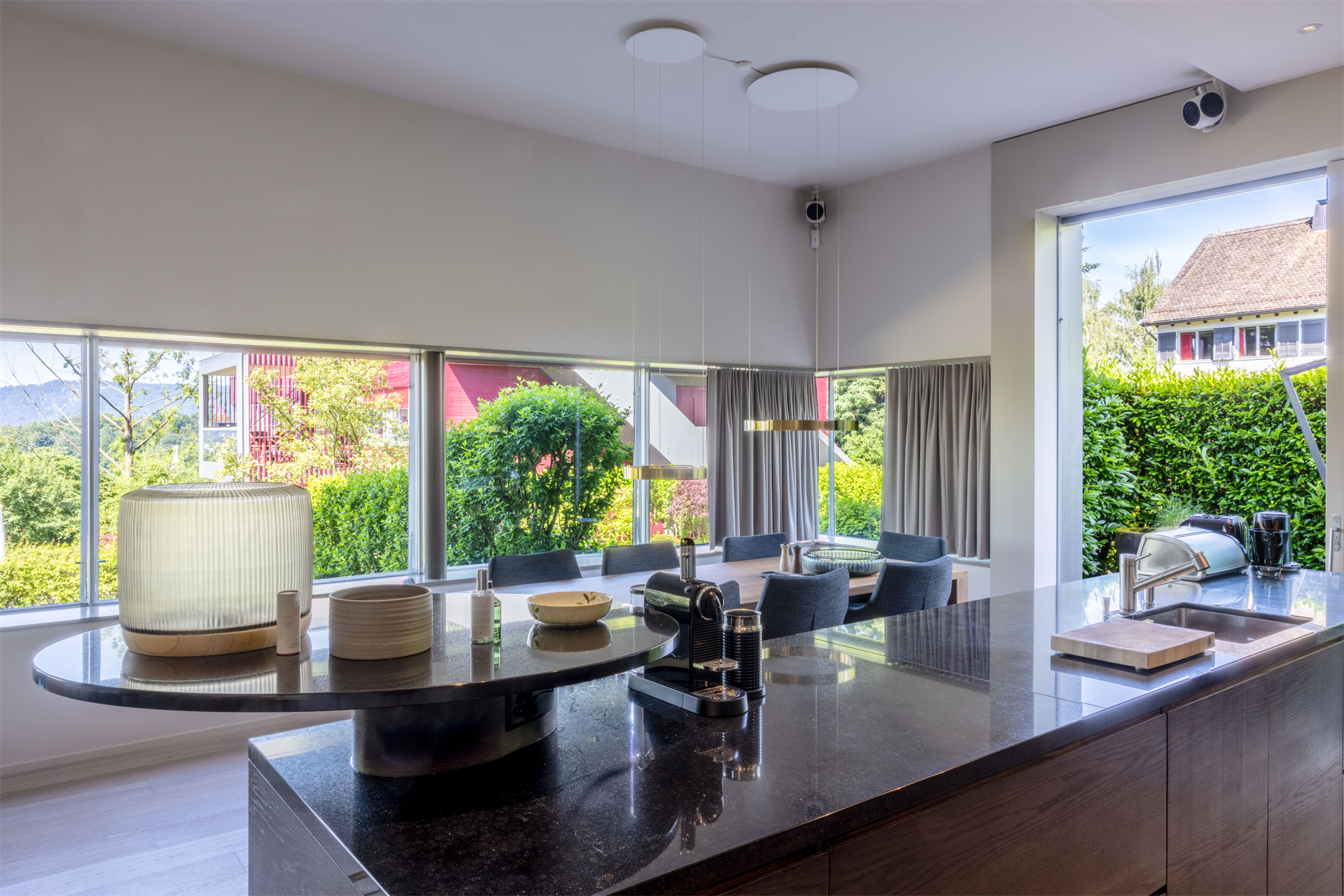 Exclusive 5½-room garden maisonette apartment in Witikon.