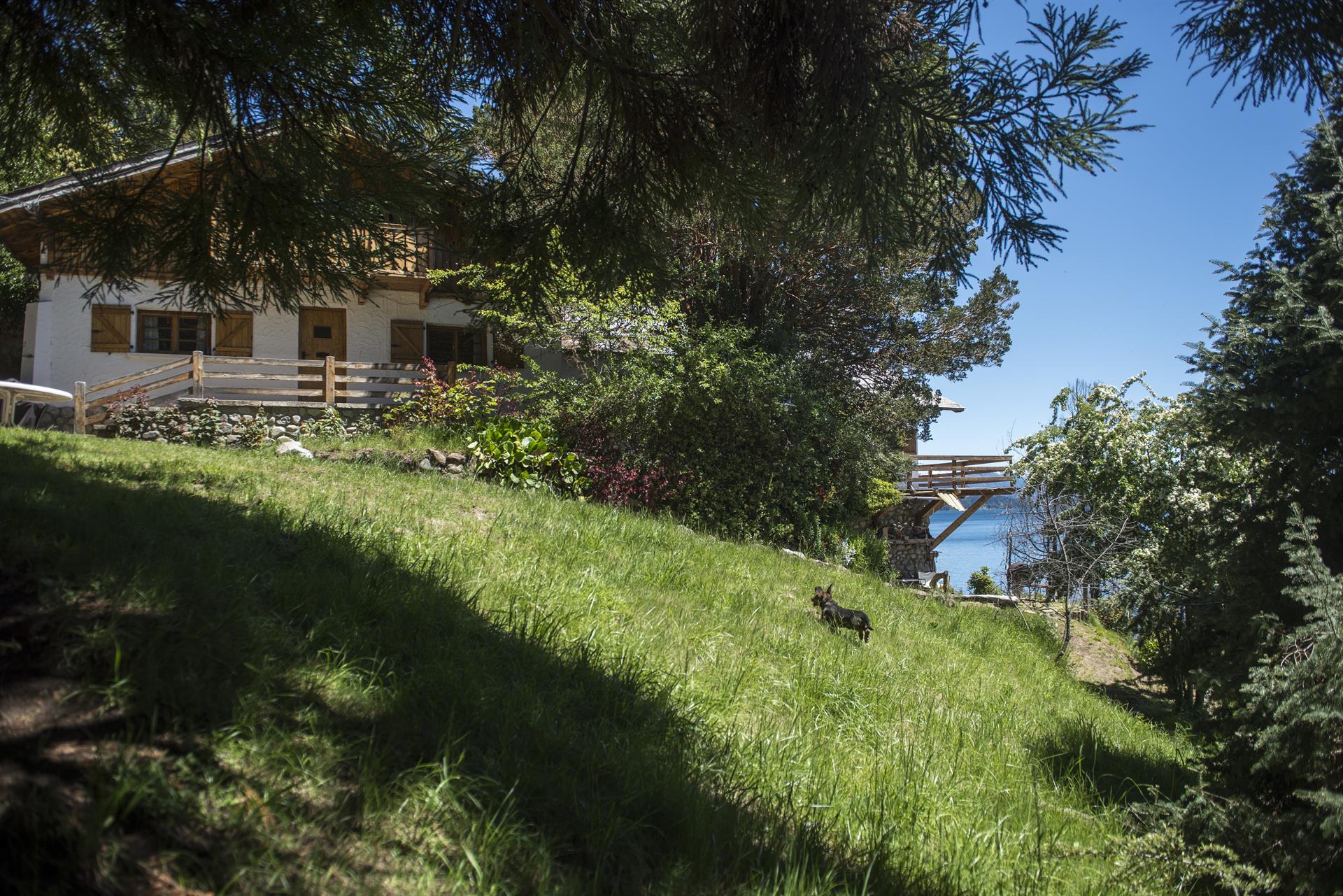 “La Florida” lake house with 180m shoreline on the Nahuel Huapi Lake: a ...