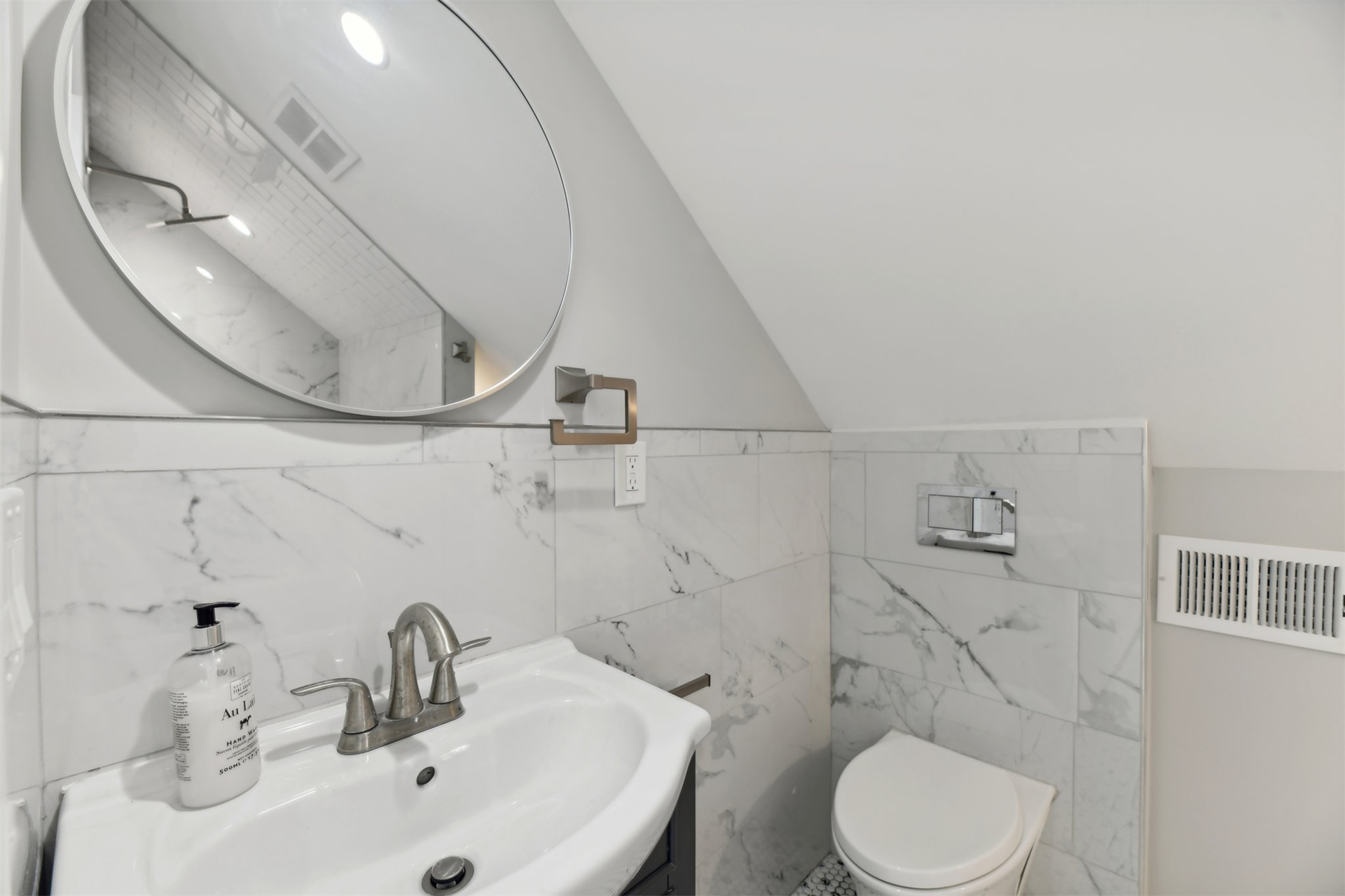 38 Stephen St_1582
