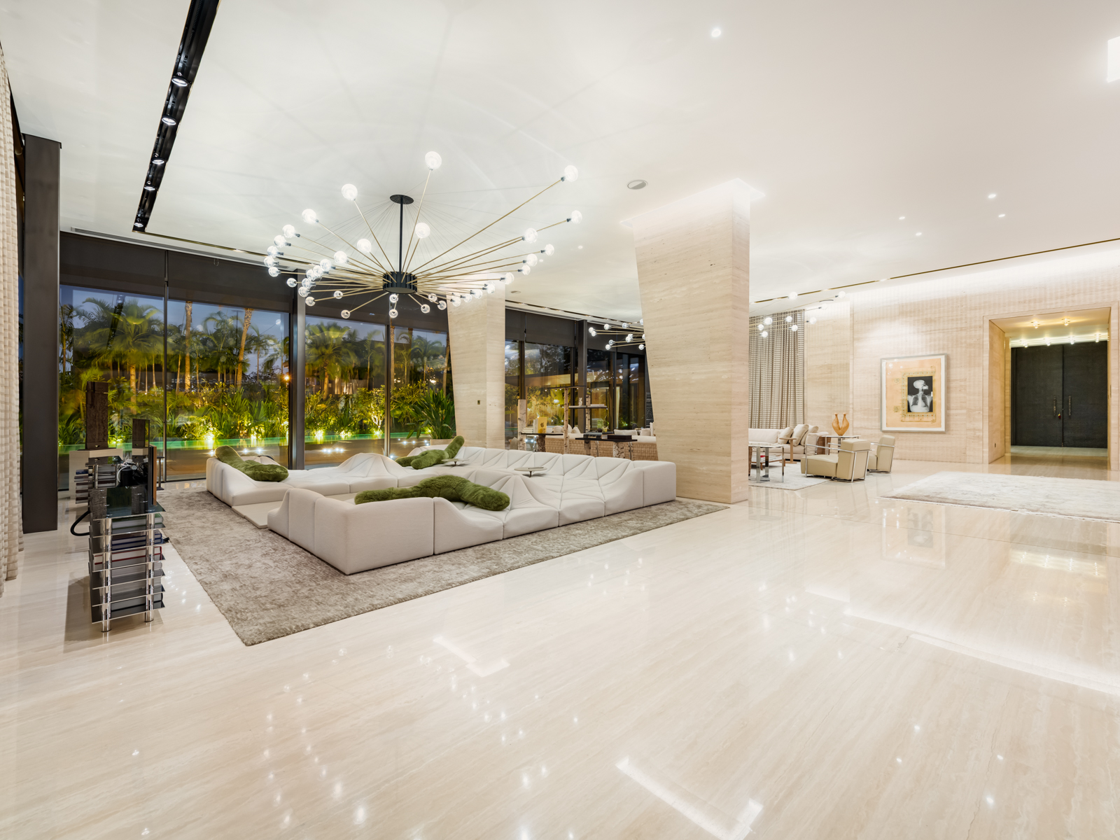 Ultra-Modern Khaleeji Luxury in the Heart of Dubai a Luxury Villa/Townhouse for Sale
